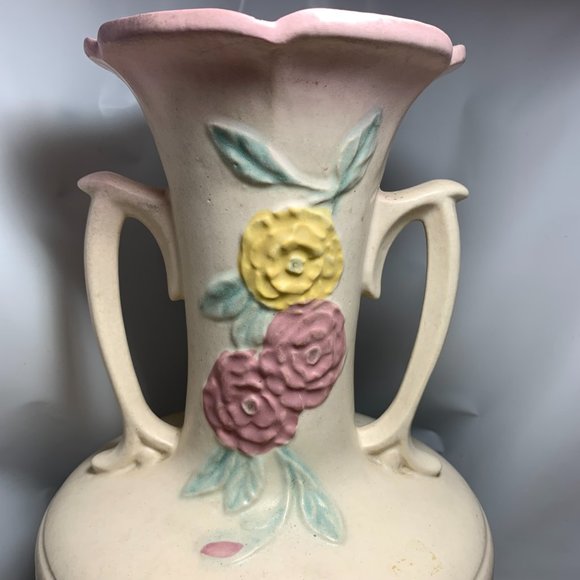 Hull Camellia Open Rose Double Handle Vase. C.1940's. 8.5" Tall x 5" Wide. (693) - Picture 3 of 6